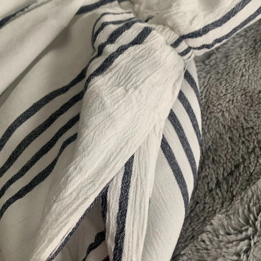 American Eagle XS Striped Ruffle Romper EUC Navy & White - Picture 11 of 15